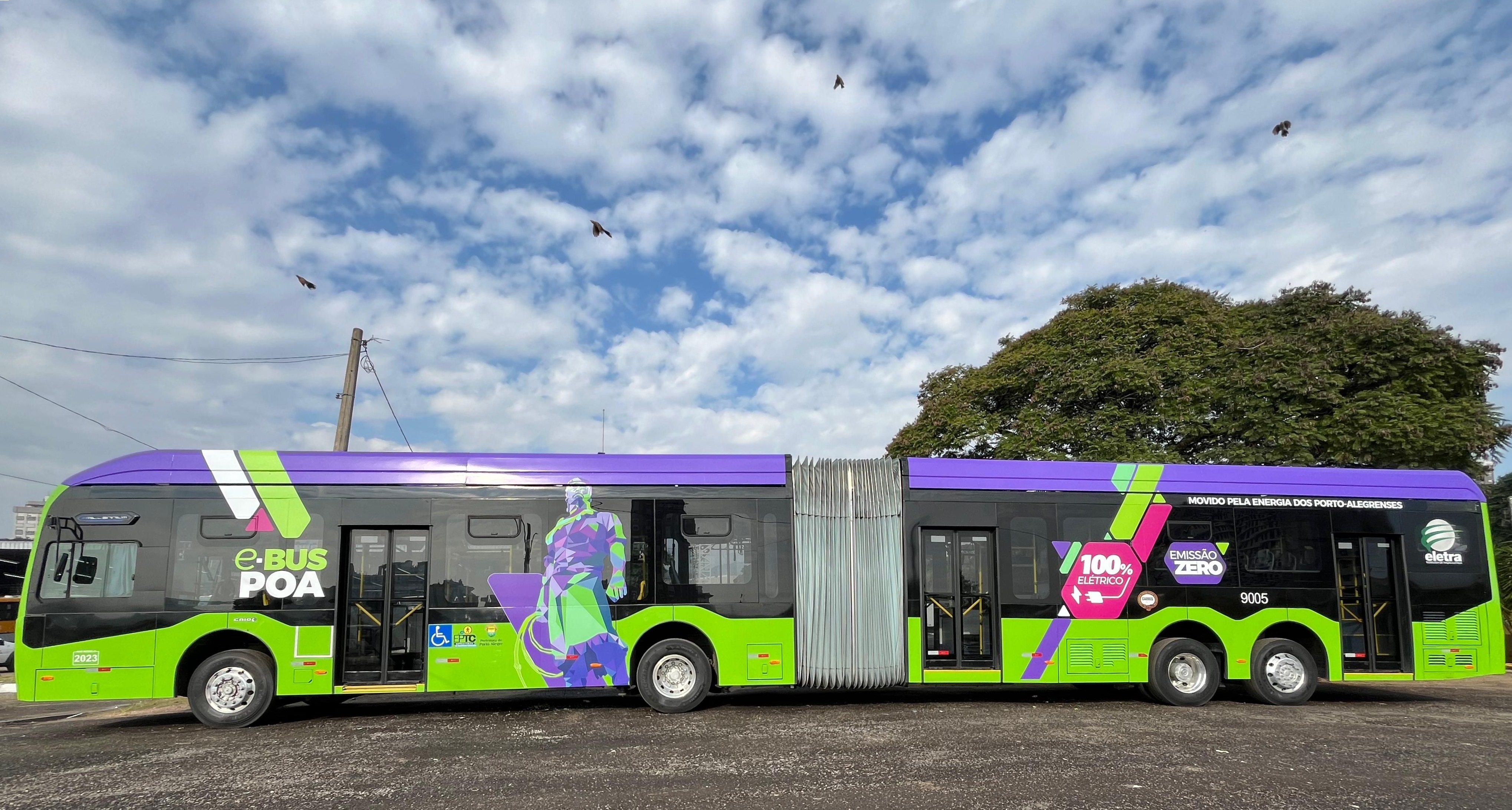 Carris inicia testes com ônibus elétrico articulado na linha T7